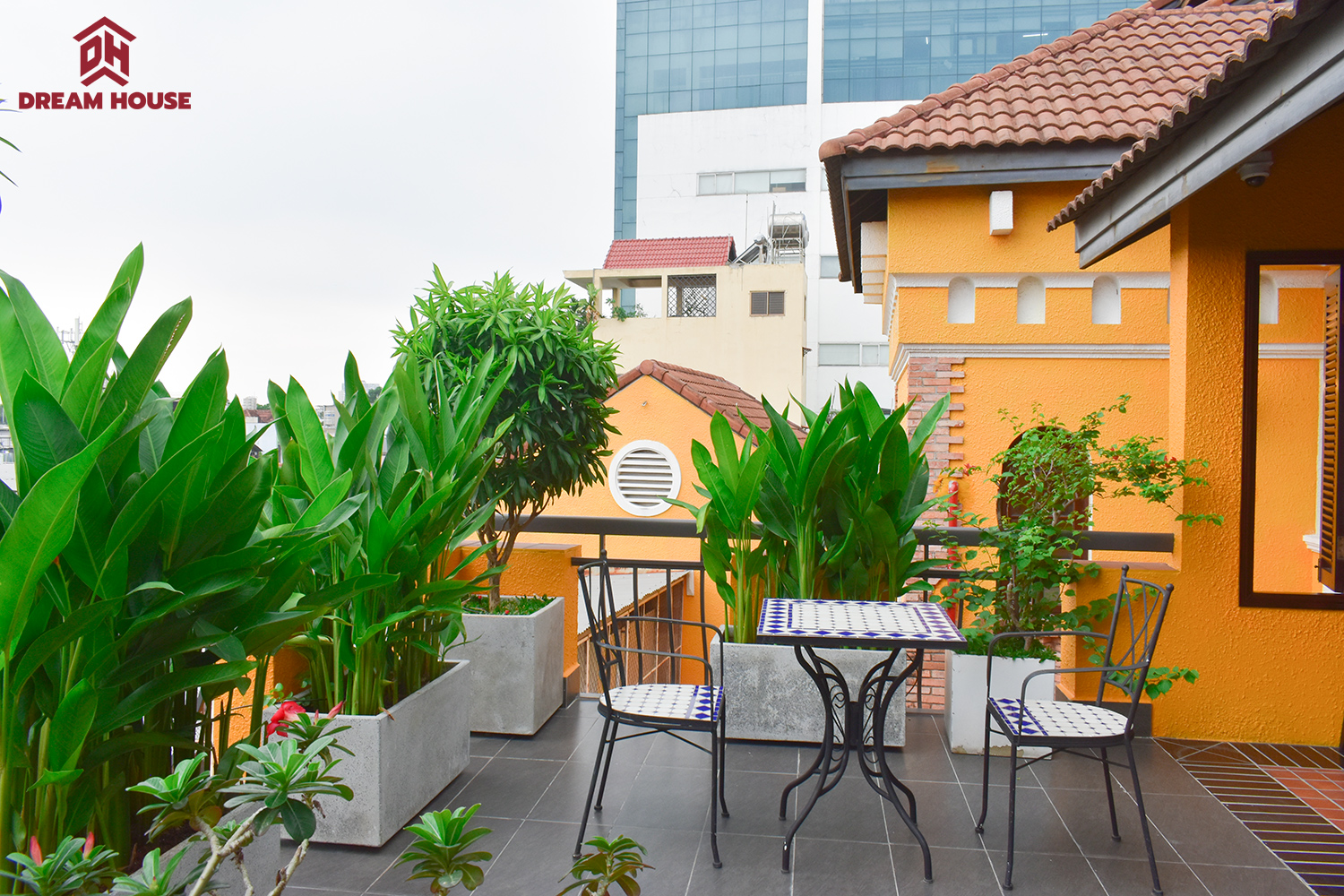 M VILLAGE 656 CMT8 QUẬN 3